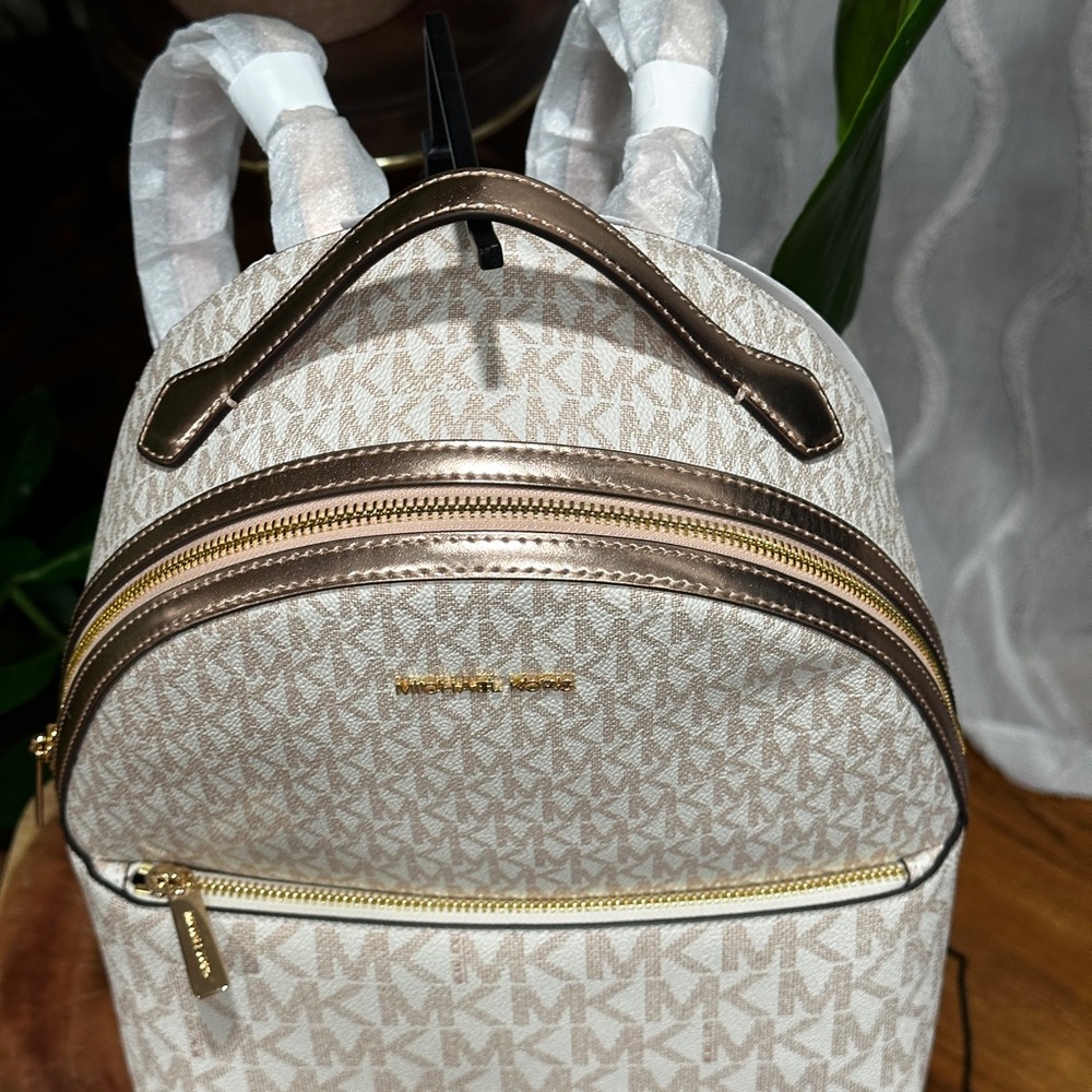 Michael Kors Sheila Medium Two Tone Signature Logo Backpack Rose Gold. NEW - Picture 9 of 13